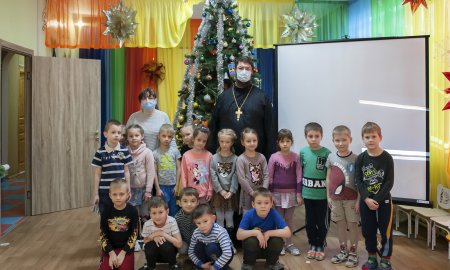 Посещение священником детского садика № 50 Колосок