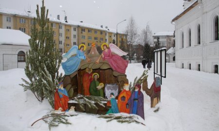 Подготовка к празднованию Рождества Христова в воскресной школе Георгиевского храма города Дедовска.