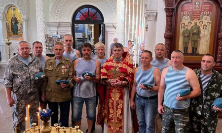 Десантники посетили Крестовоздвиженский храм в с. Дарна в День Воздушно-десантных войск 