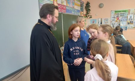 Священник ответил на вопросы четвероклассников в Истре