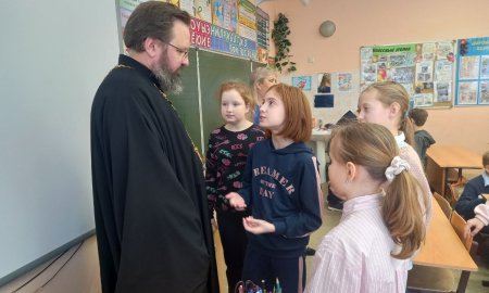Священник ответил на вопросы четвероклассников в Истре